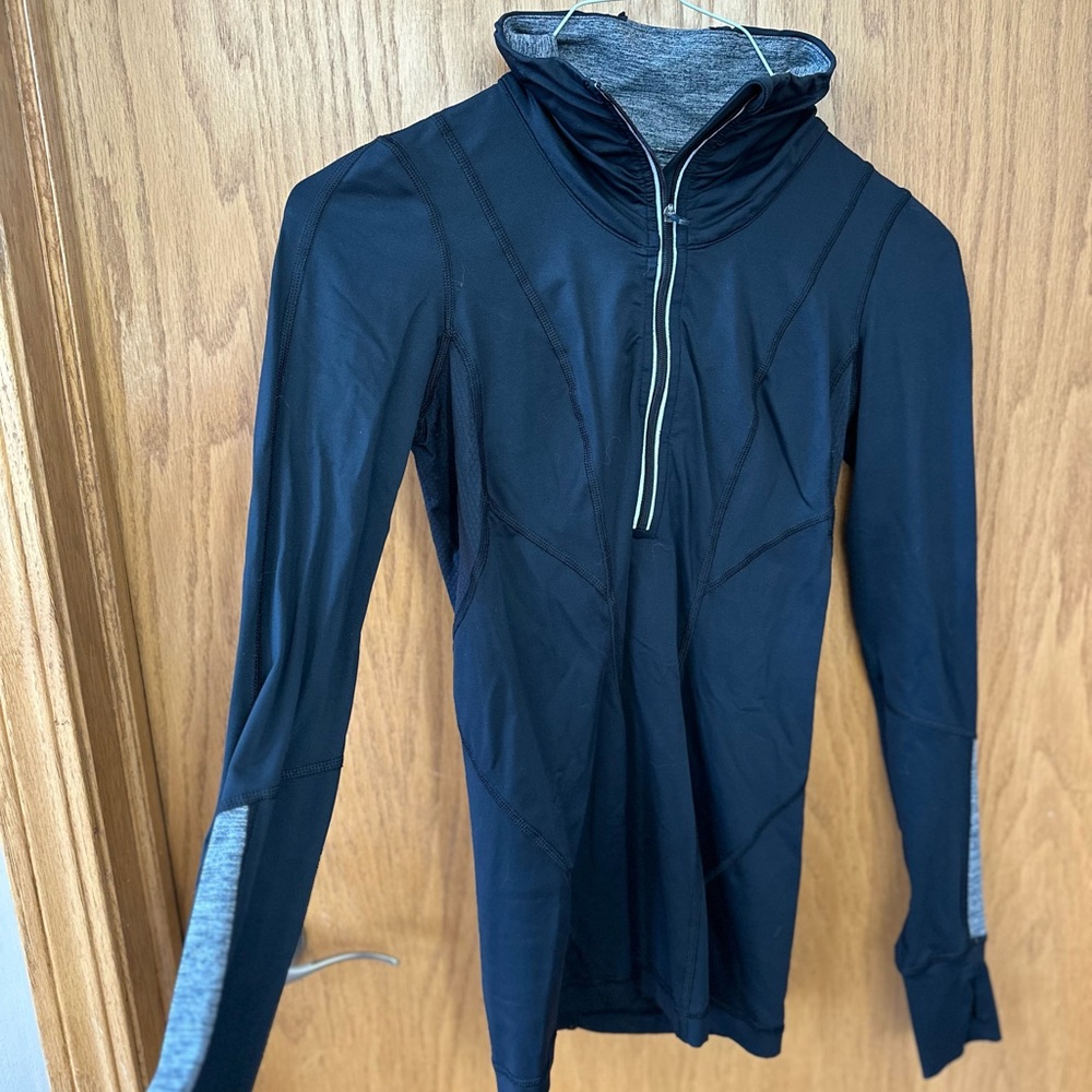 Women’s Lululemon half-zip Size 4